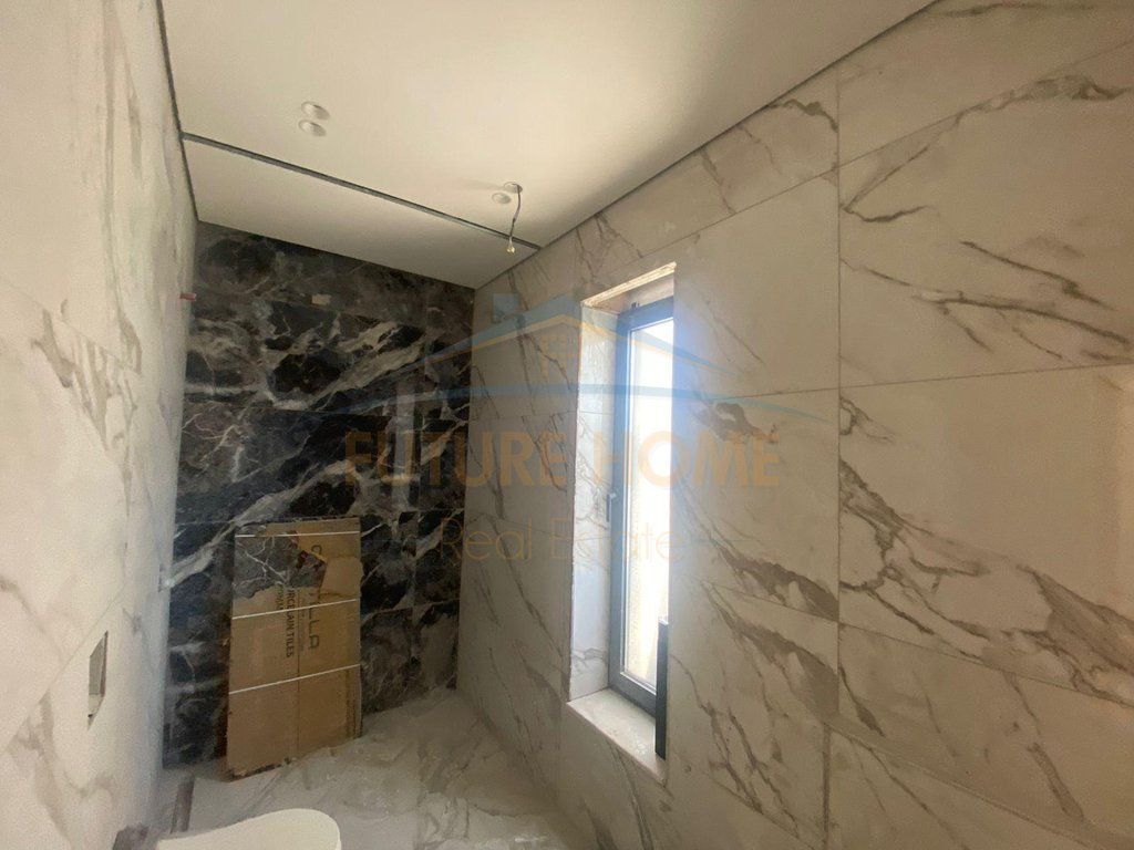 Shitet, Apartament 2+1, Rruga Karl Gega, Tiranë.