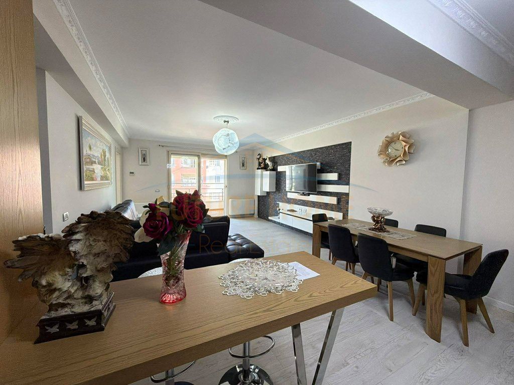 Shitet, Apartament 2+1+2 + Post Parkimi, Kompleksi Malajzjan