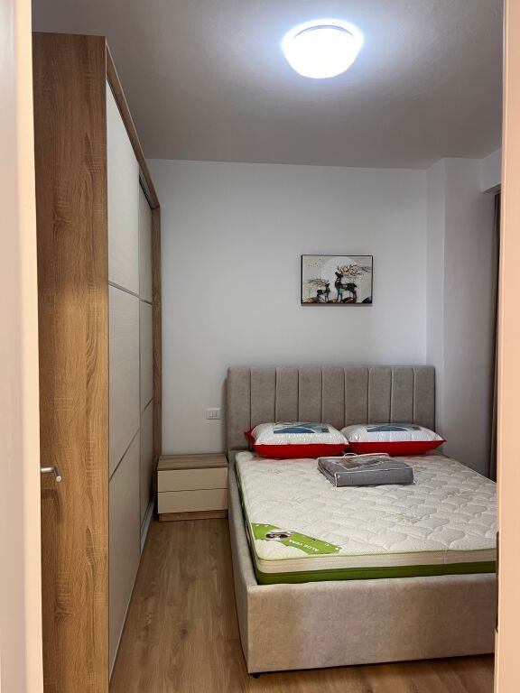 Jepet me qira 2+1+1 KOMPLEKSI AURA Rruga Dritan Hoxha700€