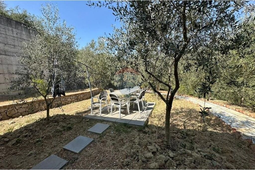 Villa for rent, Bërzhitë