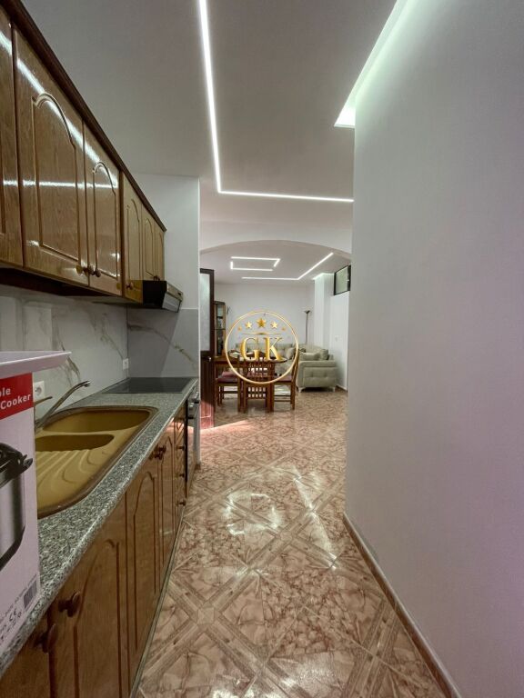 🏡 APARTAMENT ME QERA 2+1+2 ME BALLKON – TEK GJYKATA, DURRËS QENDER