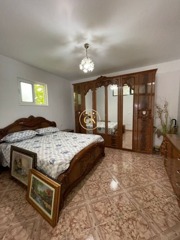 🏡 APARTAMENT ME QERA 2+1+2 ME BALLKON – TEK GJYKATA, DURRËS QENDER