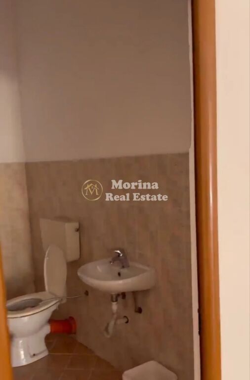 Rent | Ambjent Biznesi | Shkolla e Bashkuar | 1100 €/month