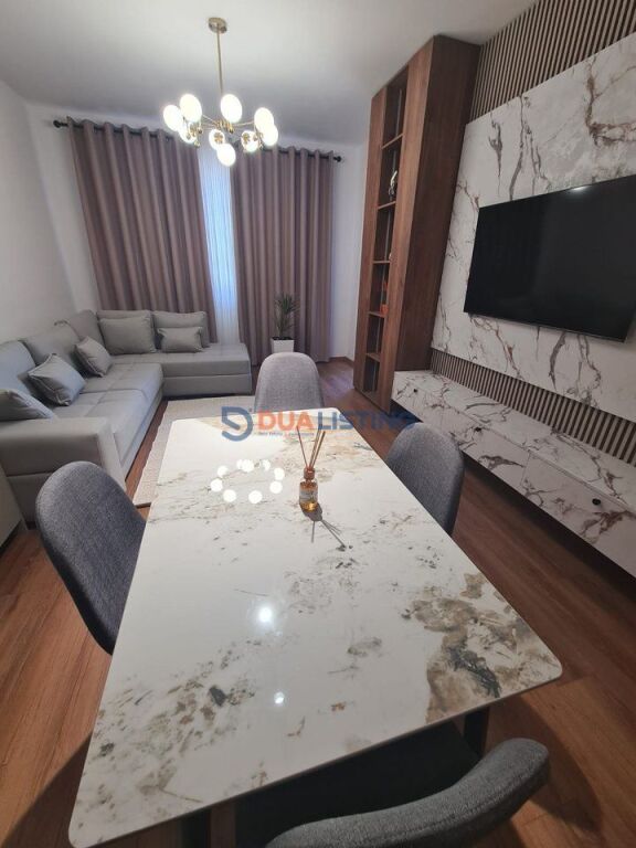 Jepet me qira apartament modern 1+1 te Rruga e Kosovarve.