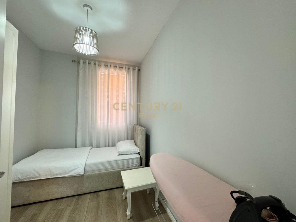 Apartament 2+1 për qira pranë Gjimnazit Petro Nini Luarasi, Tiranë - 81m²