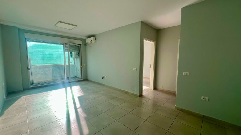 Office for Rent: 2 Workspaces 📍21 Dhjetori (Magnet Complex) - 7th Floor - Area 60m² - 40,000 Lek/Month - South Orientation || Strategic Location in the City ⚜️