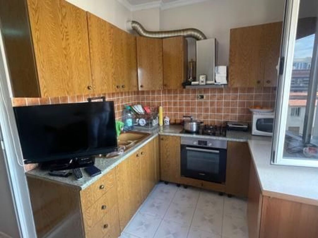 Shitet, Apartament 2+1+2, Irfan Tomini, Tiranë