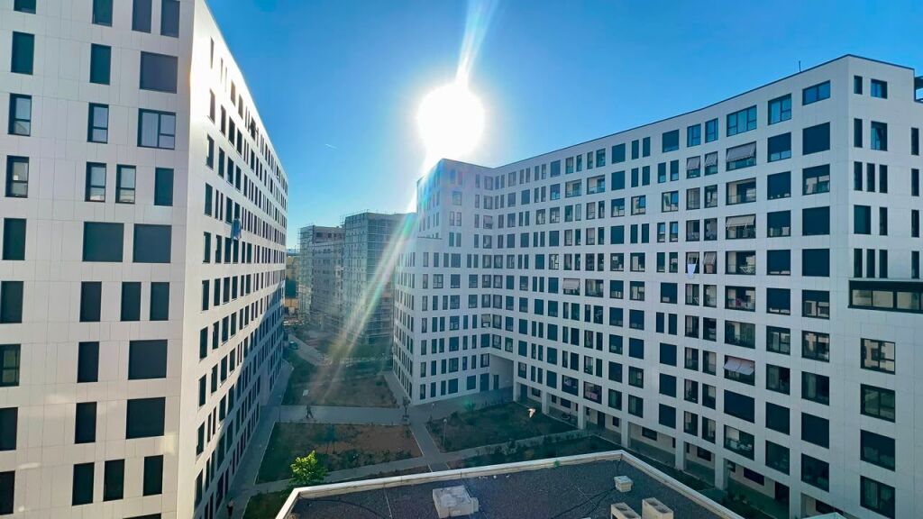 Office for Rent: 2 Workspaces 📍21 Dhjetori (Magnet Complex) - 7th Floor - Area 60m² - 40,000 Lek/Month - South Orientation || Strategic Location in the City ⚜️