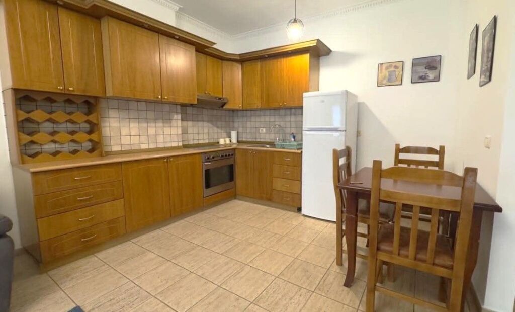 Affittasi appartamento 1+1, nel centro di Tirana (circo di Tirana) 65000 lek al mese