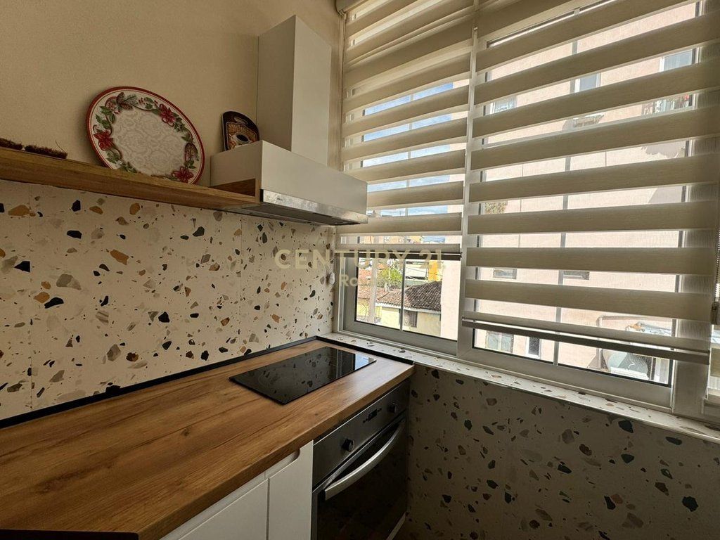 Apartament 2+1 me qira në Rrugën e Barrikadave, Tiranë - 800€ | 75 m²