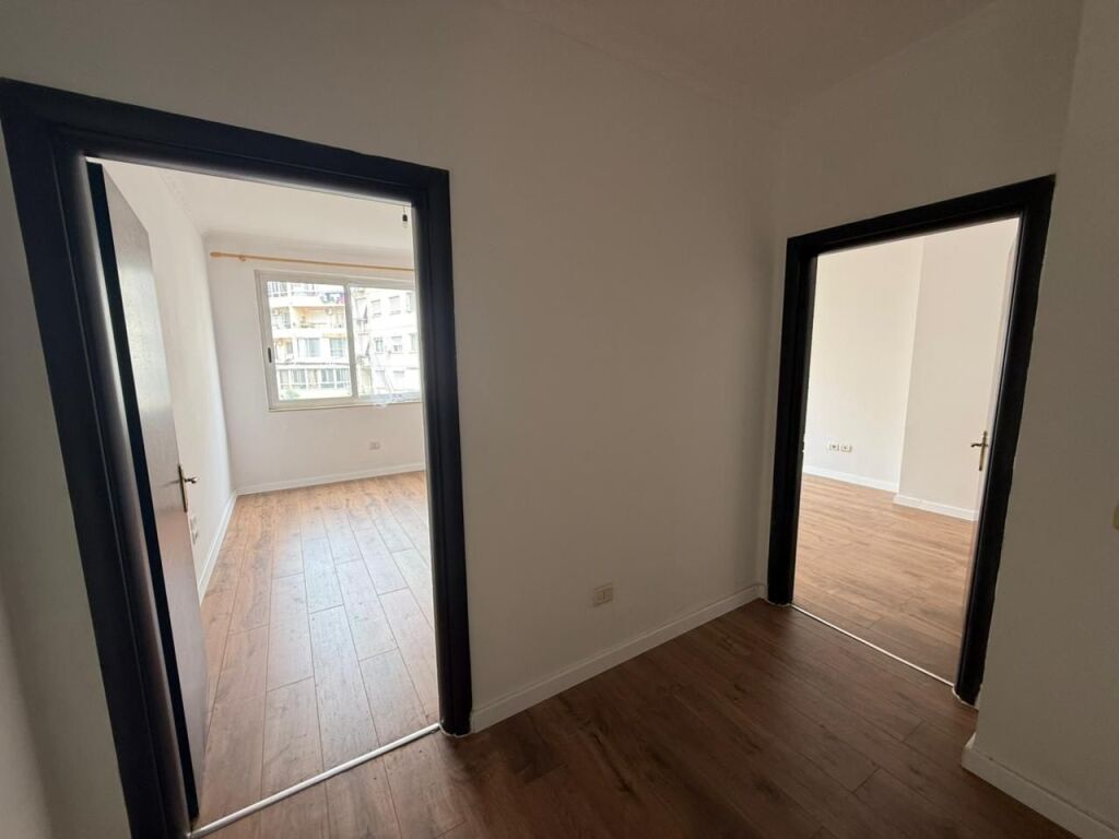 Shitet Apartament 2+1