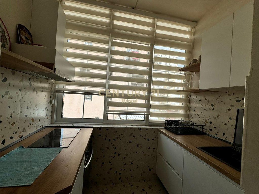 Apartament 2+1 me qira në Rrugën e Barrikadave, Tiranë - 800€ | 75 m²