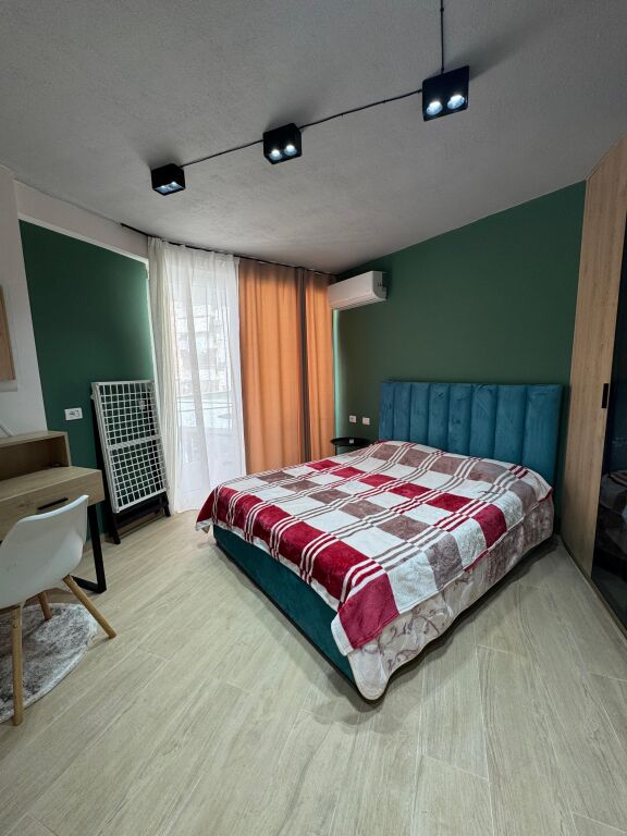 Shitet Duplex Me Pamje Fantastike Deti
