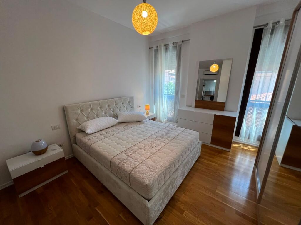 Apartament 2+1+ Parking per qira tek Rruga e Barrikadave.