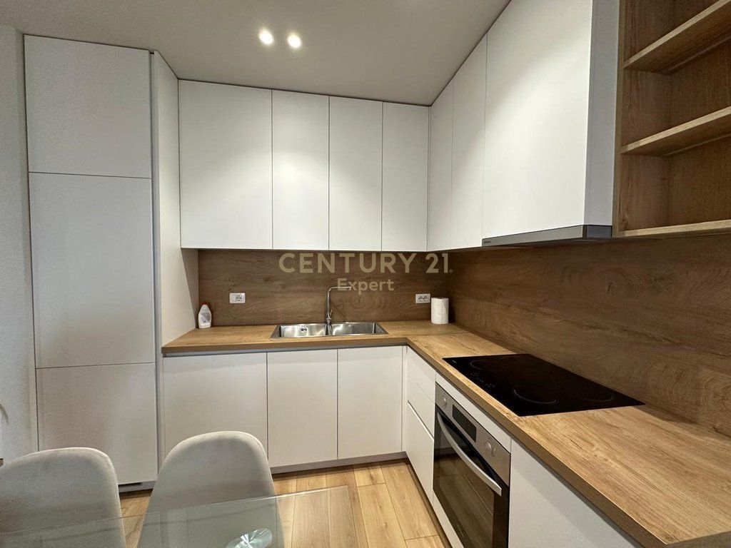 APARTAMENT 2+1+2+POST PARKIMI PRANE SPAK 800 € /Muaj