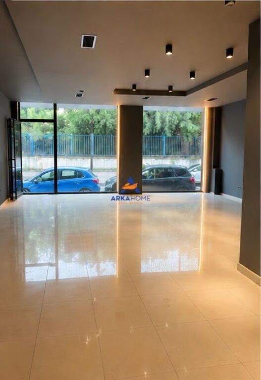 JEPET AMBIENT BIZNESI ME QERA 100M2 "PRANË SHESHIT WILSON" 200.000 LEKE