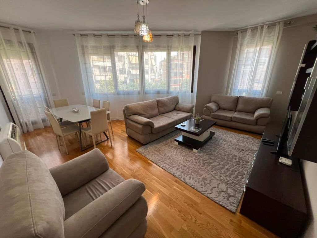 Apartament 2+1+ Parking per qira tek Rruga e Barrikadave.