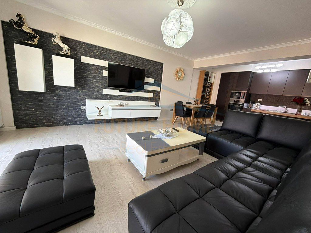 Shitet, Apartament 2+1+2 + Post Parkimi, Kompleksi Malajzjan