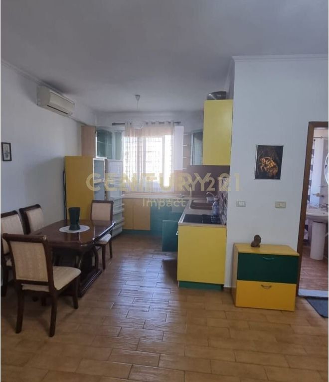 2+1 Apartment for rent at Komuna e Parisit! 600 € /Month