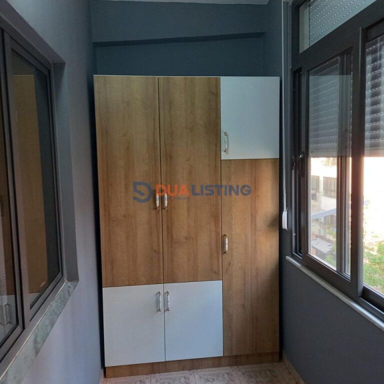 Ne po ofrojmë një apartament modern 1+1 për qira në Rrugën e Kosovës.