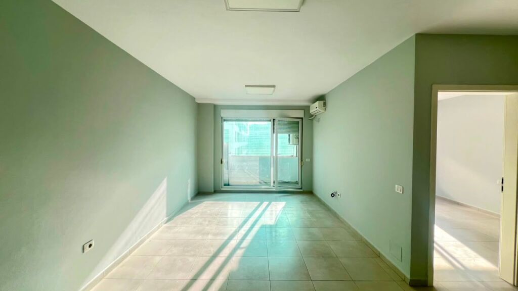 Office for Rent: 2 Workspaces 📍21 Dhjetori (Magnet Complex) - 7th Floor - Area 60m² - 40,000 Lek/Month - South Orientation || Strategic Location in the City ⚜️