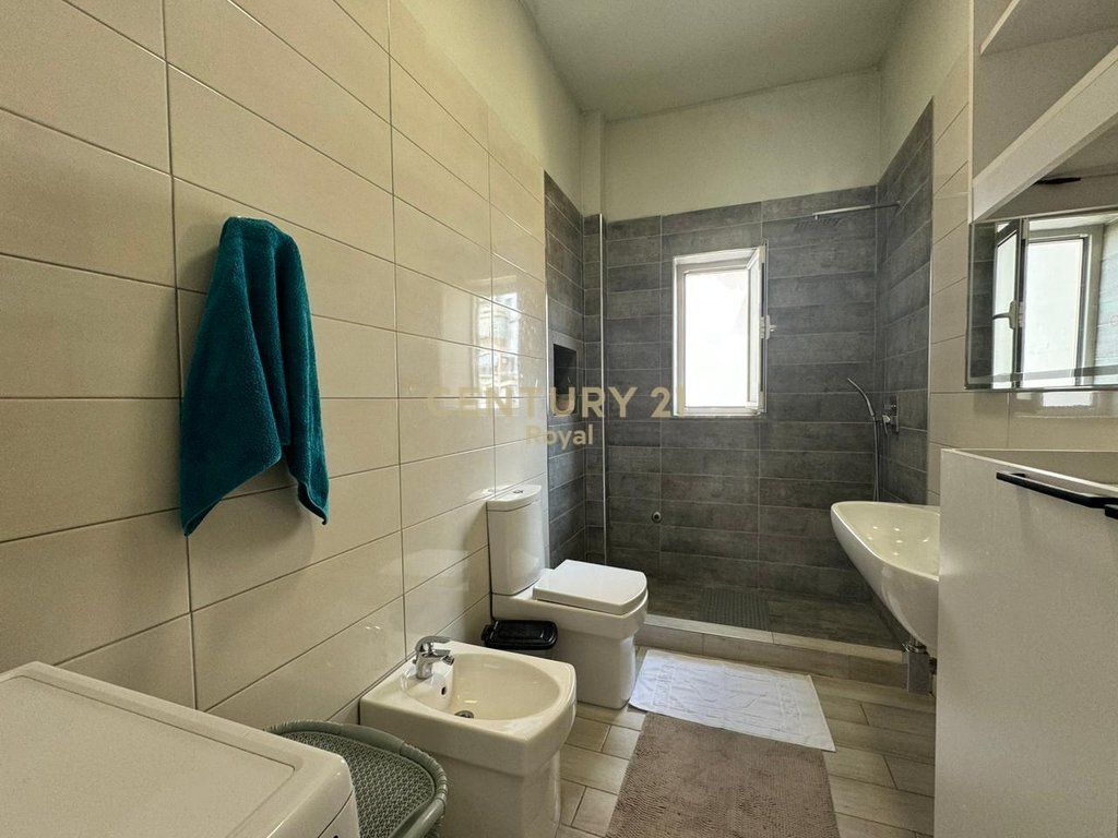 Appartamento 2+1 in affitto in Via Barricate, Tirana - 800€ | 75 m²