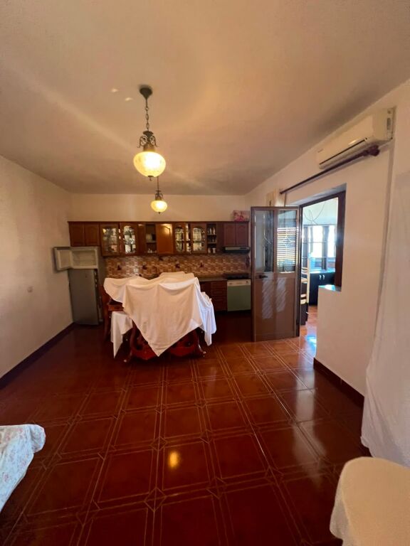 Villa di 4 piani in vendita Kamez