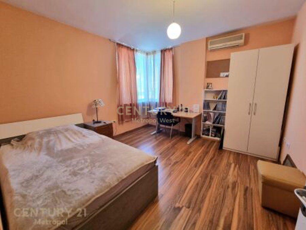 APARTAMENT ME QIRA 2+1+2 NE QENDER (Perball Toptanit) WEST142715