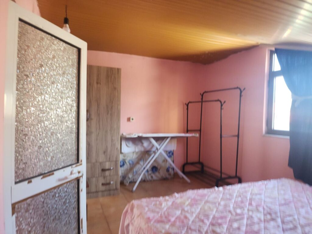 Rent | Shtëpi private 2 + 1 | Rruga Njazi Meka | 300 €/month