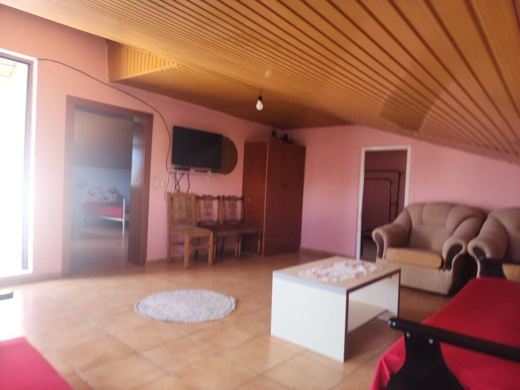 Rent | Shtëpi private 2 + 1 | Rruga Njazi Meka | 300 €/month