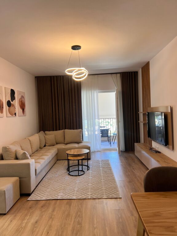 Jepet me qira 2+1+1 KOMPLEKSI AURA Rruga Dritan Hoxha700€