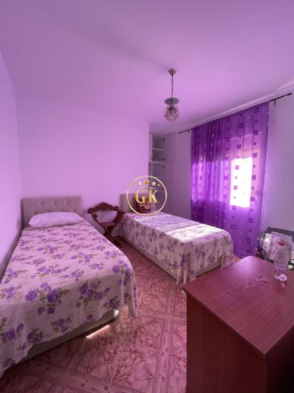 🏡 APARTAMENT ME QERA 2+1+2 ME BALLKON – TEK GJYKATA, DURRËS QENDER