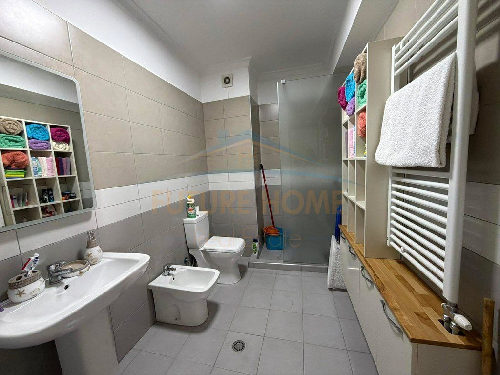 Shitet, Apartament 2+1+2 + Post Parkimi, Kompleksi Malajzjan
