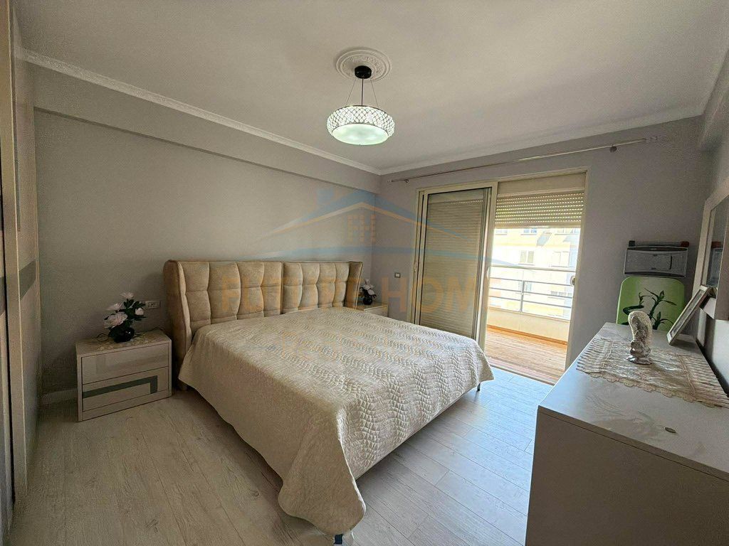Shitet, Apartament 2+1+2 + Post Parkimi, Kompleksi Malajzjan