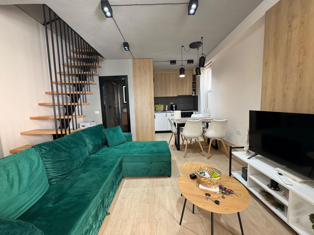 Shitet Duplex Me Pamje Fantastike Deti