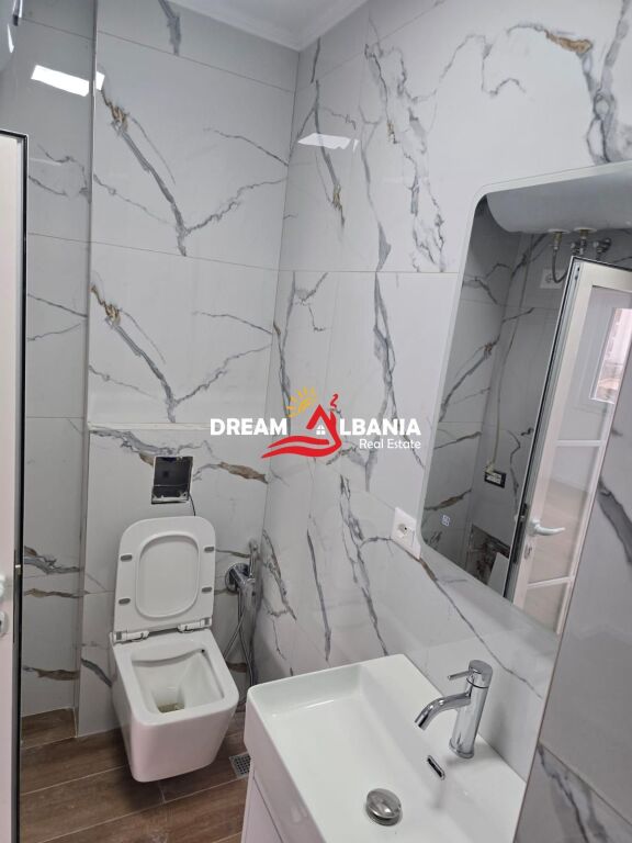 Shitet Apartament 1+1, Prane Shkolles Kuqe, Rruga Dervish Hekali (ID 4119474)