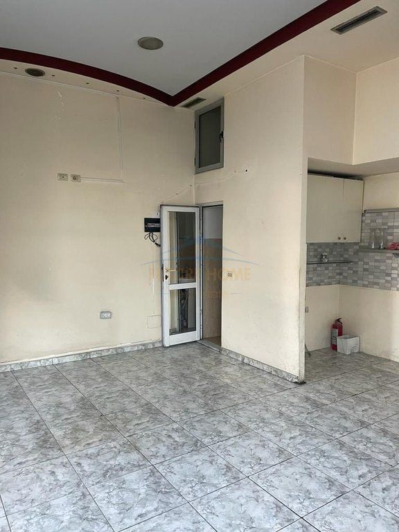 Qera, Ambient Biznesi, Rruga "5 Maji", Tiranë