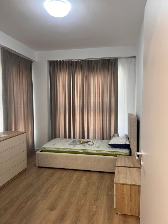 Jepet me qira 2+1+1 KOMPLEKSI AURA Rruga Dritan Hoxha700€