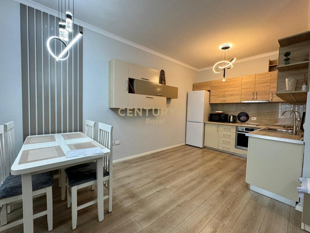 Apartament 2+1 për qira pranë Gjimnazit Petro Nini Luarasi, Tiranë - 81m²