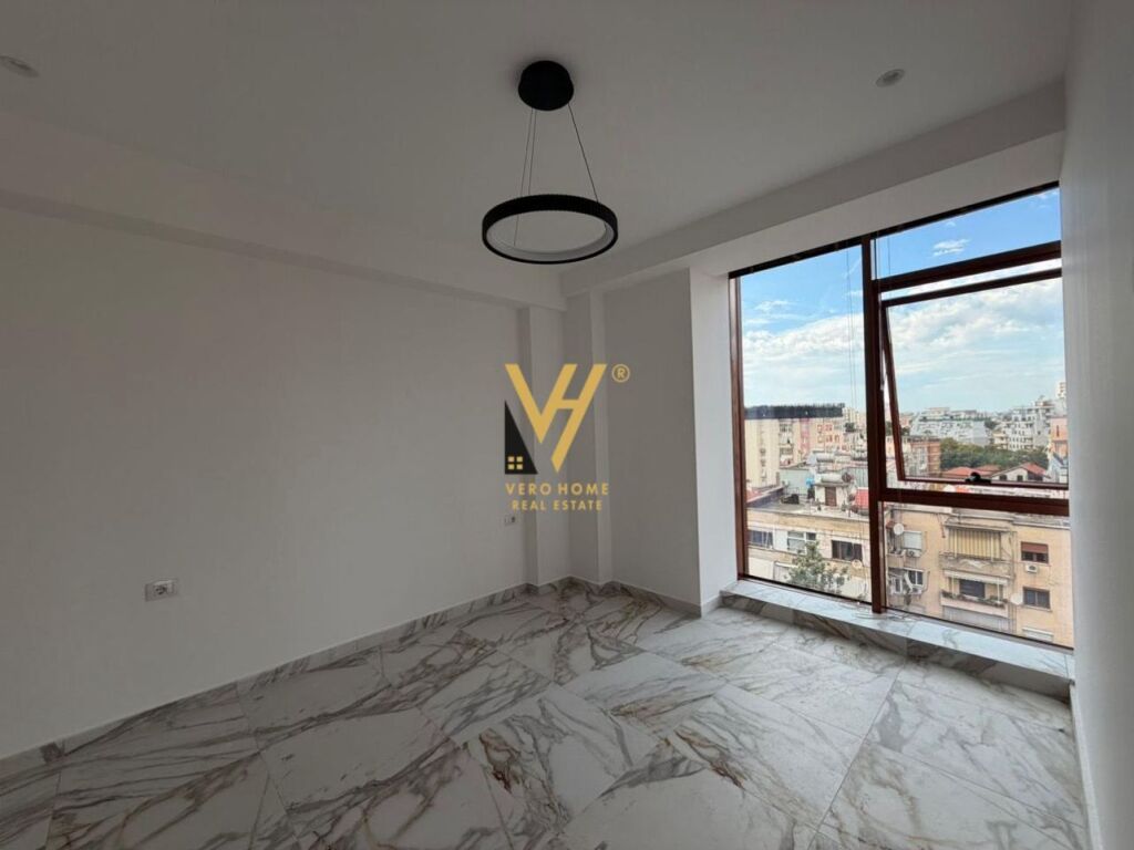 JEPET ZYRE 68 M2 ME QERA TE RRUGA E KAVAJES 1.200 EURO