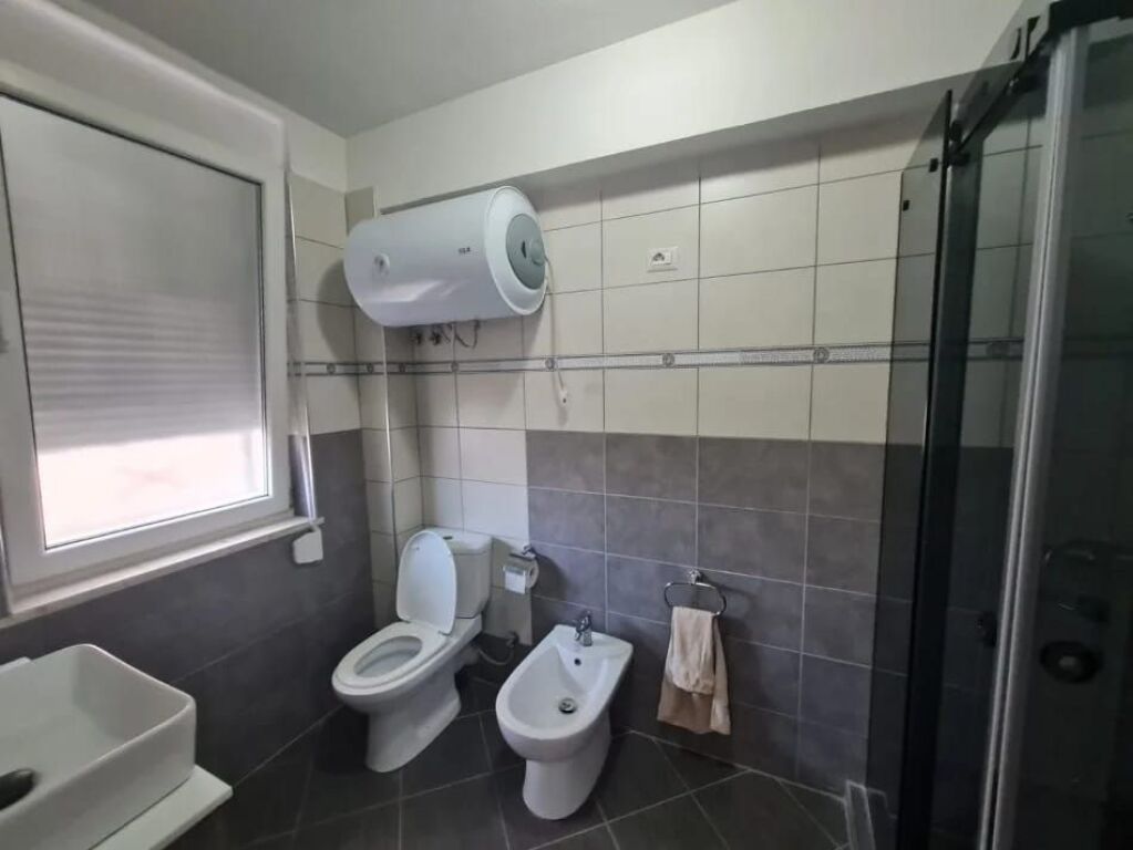 JEPET ME QIRA APARTAMENT 2+1+2 PRANË KOPSHTIT BOTANIK 800 mije leke