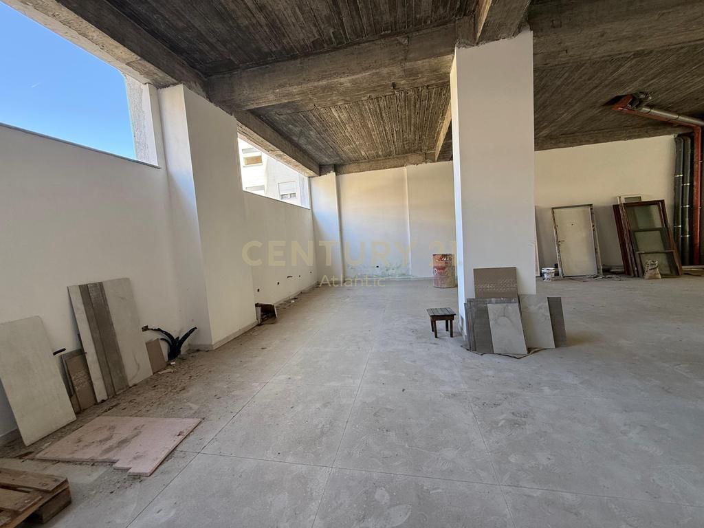 🏢 Unità Commerciale in Vendita 348,85m² sulla Spiaggia, Durrës – Possibilità di Dividere in 2 Parti e Vendere.