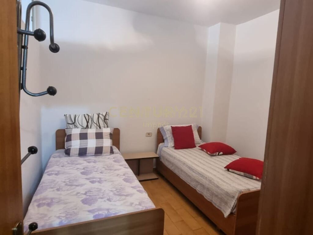 2+1 Apartment for rent at Komuna e Parisit! 600 € /Month