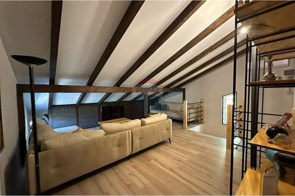 Villa for rent, Bërzhitë