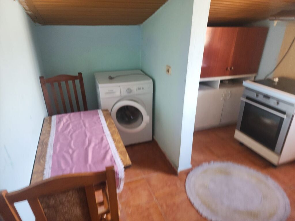 Rent | Shtëpi private 2 + 1 | Rruga Njazi Meka | 300 €/month