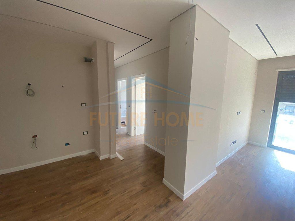 Shitet, Apartament 2+1, Rruga Karl Gega, Tiranë.
