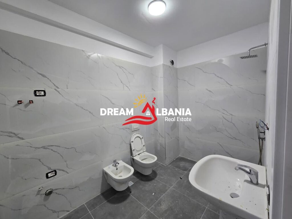 Appartamento 1+1 con posto auto in vendita a Color Splash Paskuqan, Tirana ID (41111157)