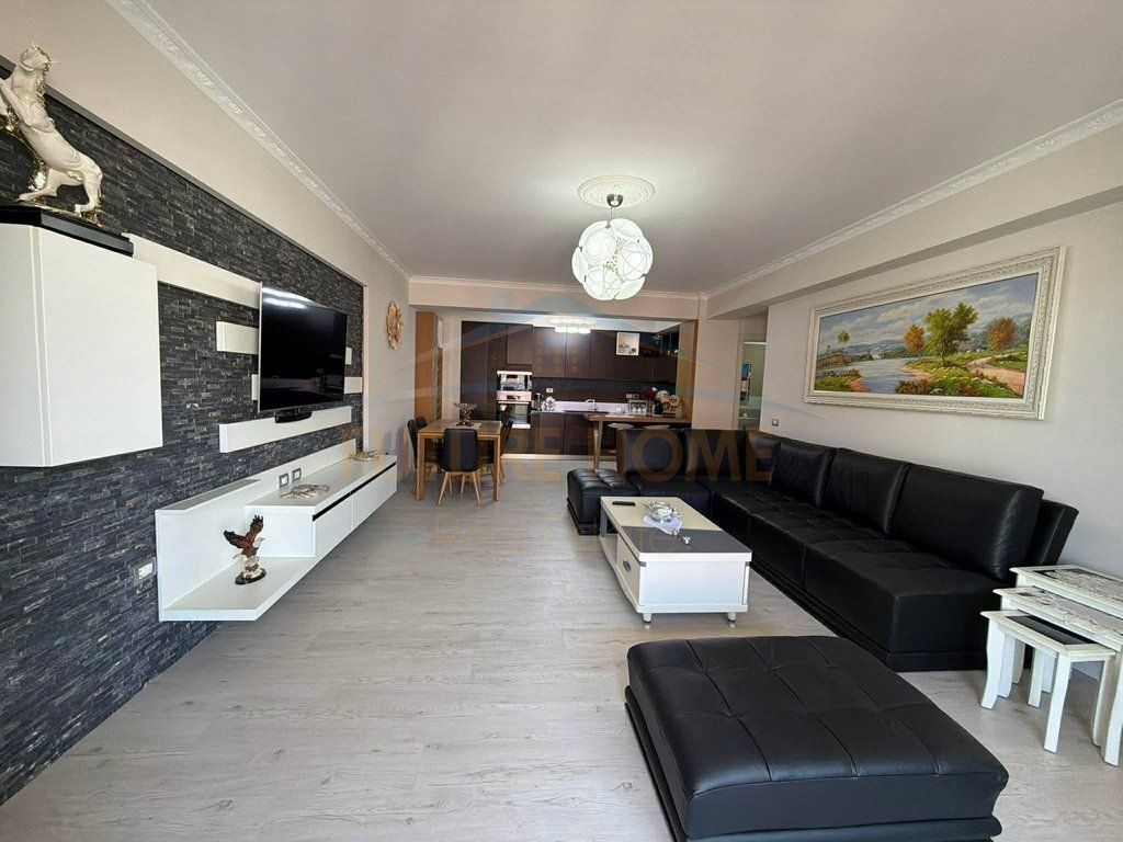 Shitet, Apartament 2+1+2 + Post Parkimi, Kompleksi Malajzjan