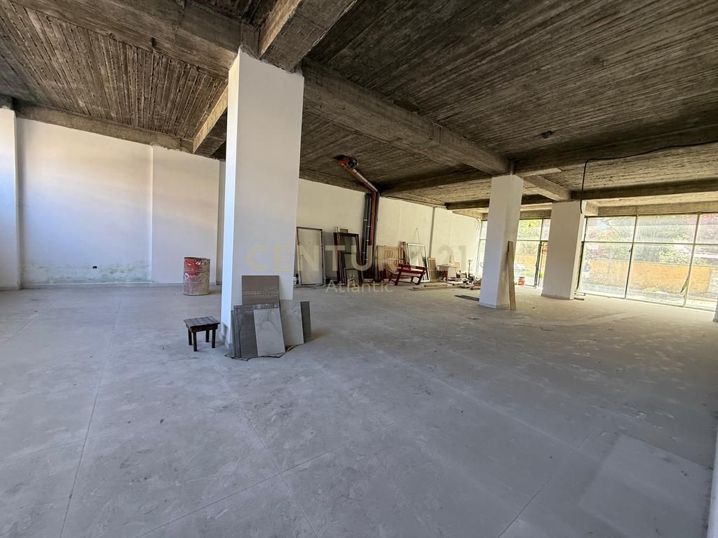 🏢 Unità Commerciale in Vendita 348,85m² sulla Spiaggia, Durrës – Possibilità di Dividere in 2 Parti e Vendere.