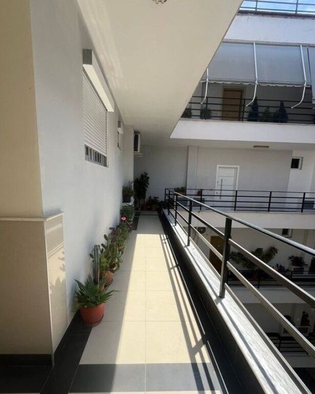 SHITET APARTAMENT 2+1+2 Poste Parkimi, Vilat Gjermane